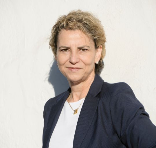 Dra Claudia Parra - Contacto